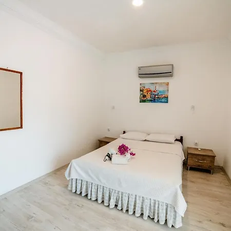 Eucalyptus Bed & Breakfast 2*